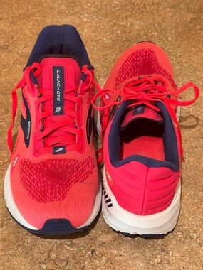 Brooks Women's Launch GTS9 Running Sneaker - Size 10.5